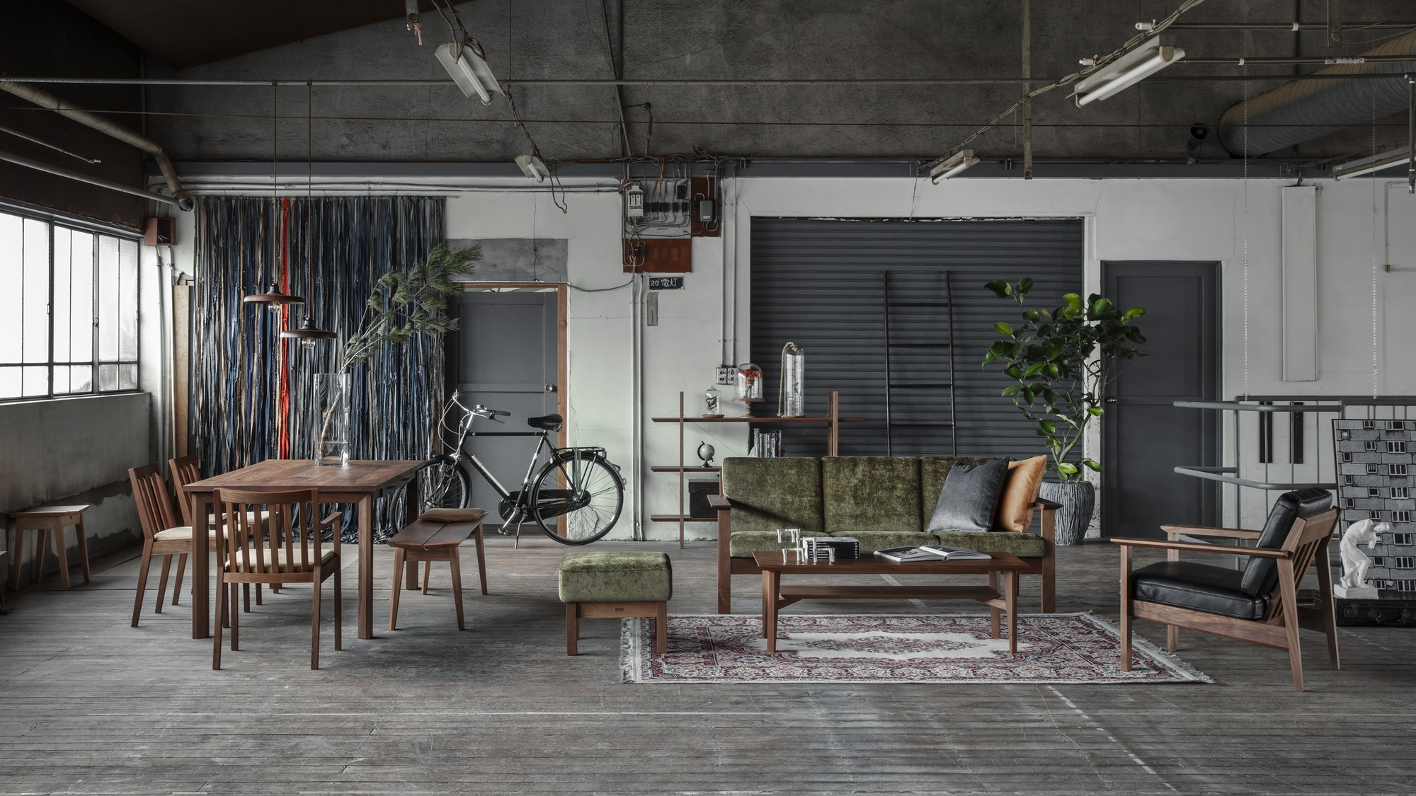 SOLID FURNITURE STORE　／　THE FACTORY FURNITURE STORE　（2021年6月18日OPEN予定）